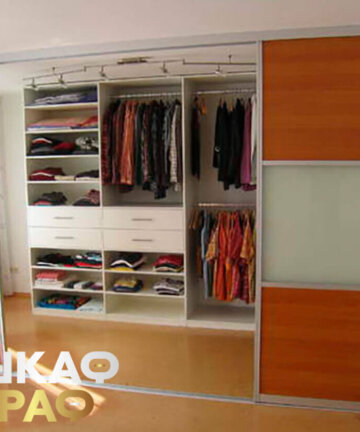 Гардеробная с комбинированными дверями