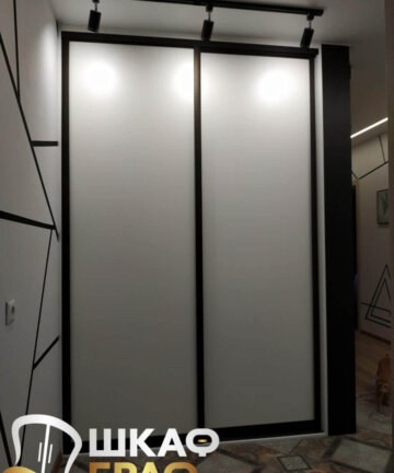 Шкаф-купе с боковой стенкой