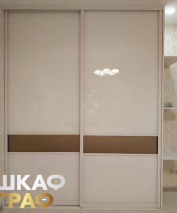 Шкаф-купе с лакобелем в спальню