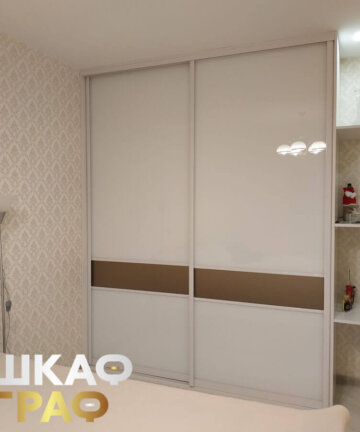 Шкаф-купе с лакобелем для спальни
