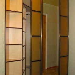 Шкаф-купе с комбинированными дверями в спальню