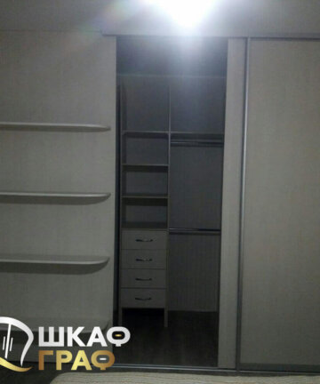 Гардеробная встроенная в коридор Graf № 82