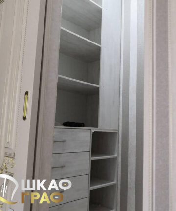 Гардеробная встроенная в классическом стиле Graf № 95