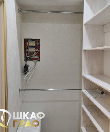 Гардеробная встроенная в классическом стиле Graf № 95