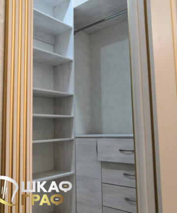 Гардеробная встроенная в классическом стиле Graf № 95