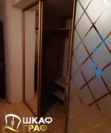 Гардеробная тёмно-коричневая с зеркалом Graf № 122