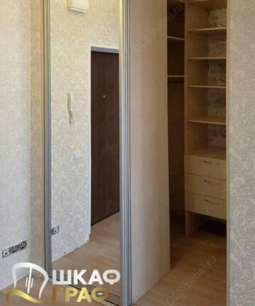 Гардеробная светлая с зеркалом Graf № 124