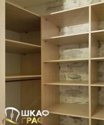 Гардеробная светлая с зеркалом Graf № 124