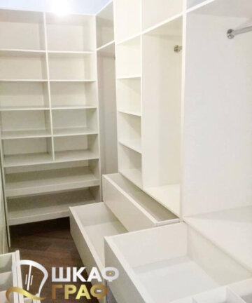 Гардеробная белоснежная с выдвижными ящиками Graf № 129