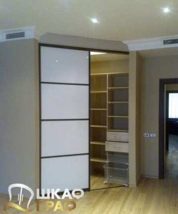 Гардеробная в светлых тонах Graf № 135