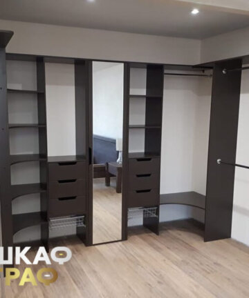 Гардеробная тёмно-коричневая с зеркалом Graf № 137