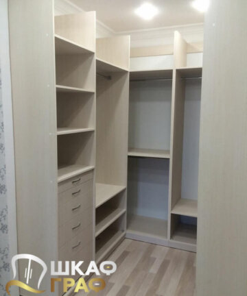 Гардеробная в светлых тонах с зеркалом Graf № 140