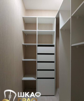 m-32-garderГардеробная в светлых тонах № M-32obnaya-kolodishchi (3)