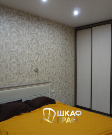 Шкаф-купе встроенный в спальню