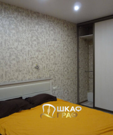 Шкаф-купе встроенный в спальню