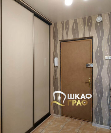 Глянцевый шкаф-купе в коридор № M-52