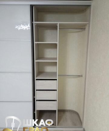 Глянцевый шкаф-купе №4