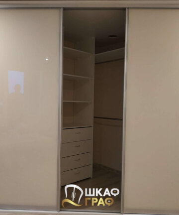 Бежевый шкаф-купе в спальню № M-65
