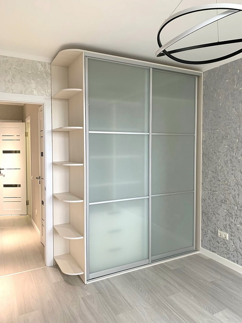 шкаф-купе со стеклом
