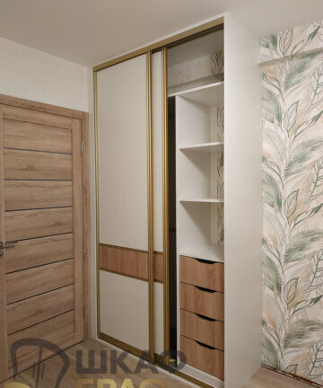Шкаф-купе с золотым профилем и декоративной вставкой №M101 3
