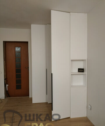 Распашной шкаф