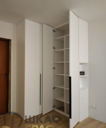 Распашной шкаф