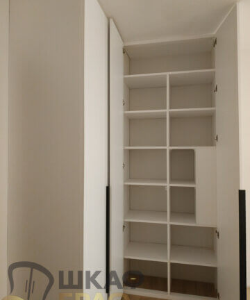 Распашной шкаф