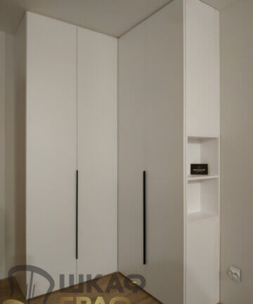 Распашной шкаф