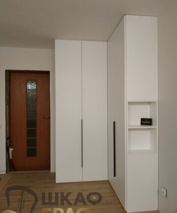 Распашной шкаф