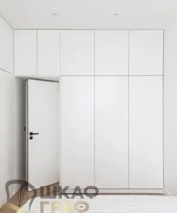 Распашной шкаф
