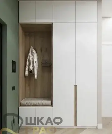 Распашной шкаф с банкеткой и антресолями для прихожей